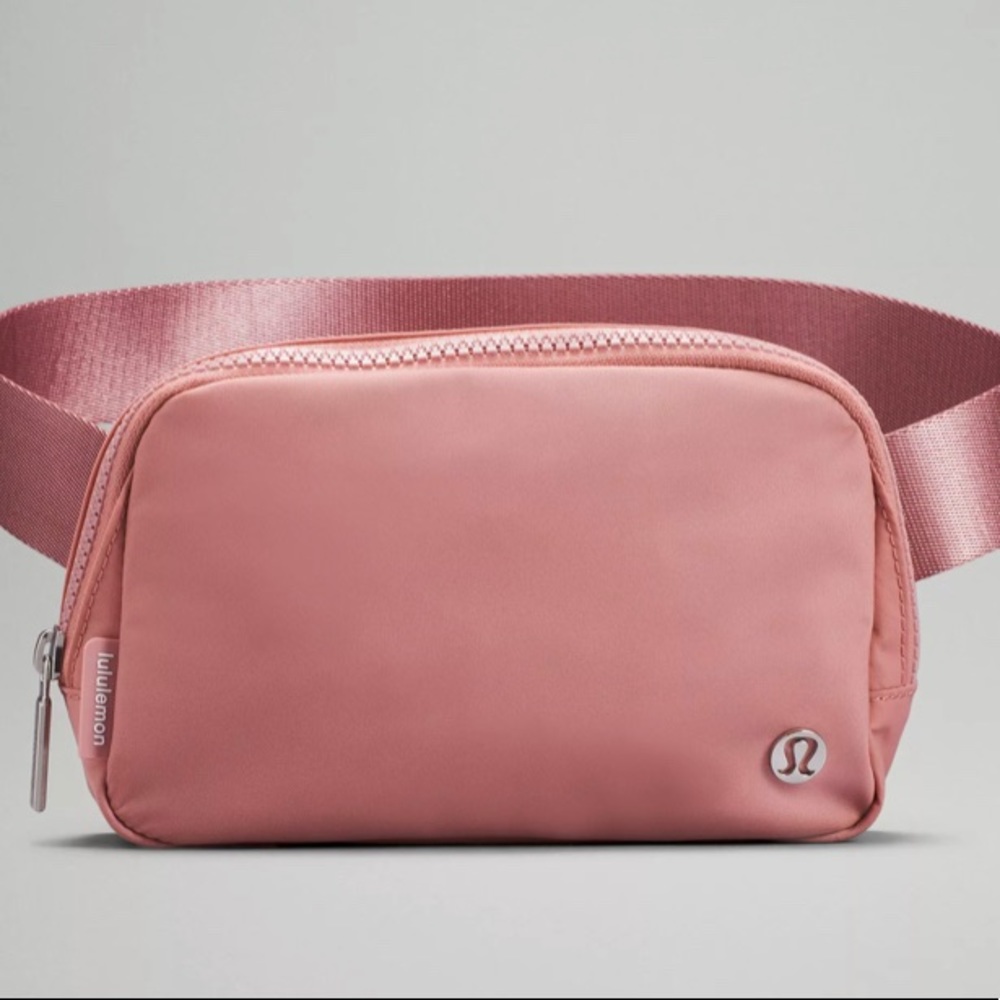 Lululemon Everywhere Belt Bag in Brier Rose